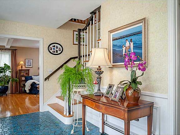 3rd image of 400 Varnum Dr