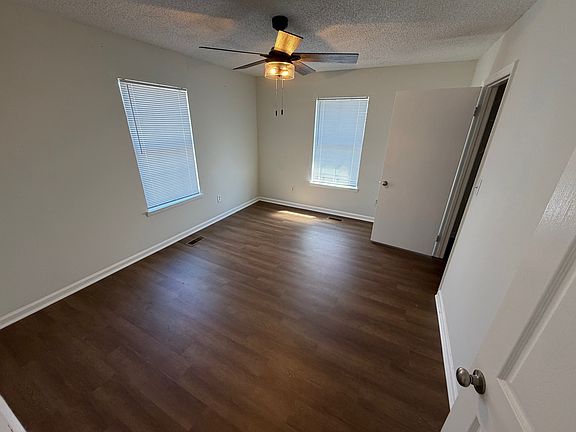 3rd image of 201 Forest Dr Unit B