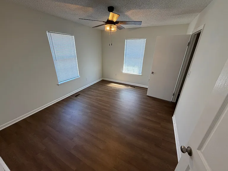 201 Forest Dr #B — Photo 3