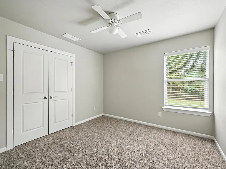 910 N Throckmorton St — Photo 9