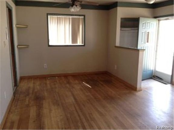 3rd image of 32748 Holden Dr