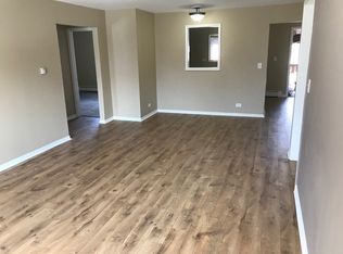 372 Pierson St APT E, Crystal Lake, IL 60014