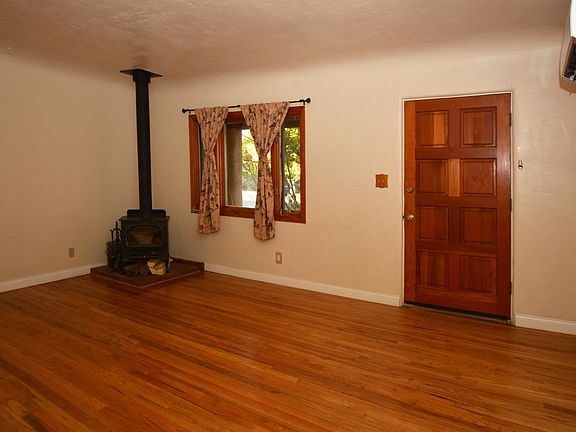 5th image of 1113 Columbia Dr NE