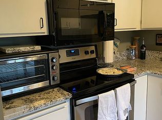 7601 101st St W #321, Bloomington, MN 55438