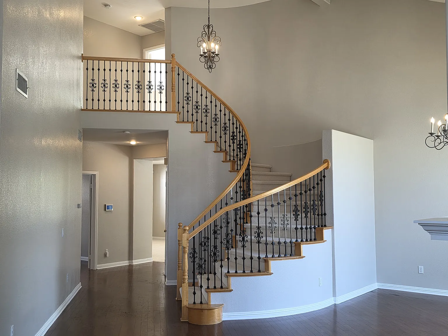 4 bed, 3208 sqft, $5,000 — Photo 3