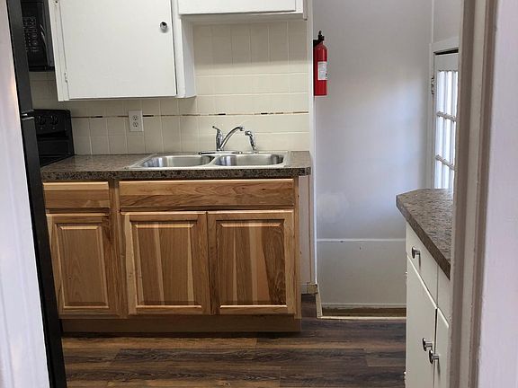 4th image of 431 Douglass Ave