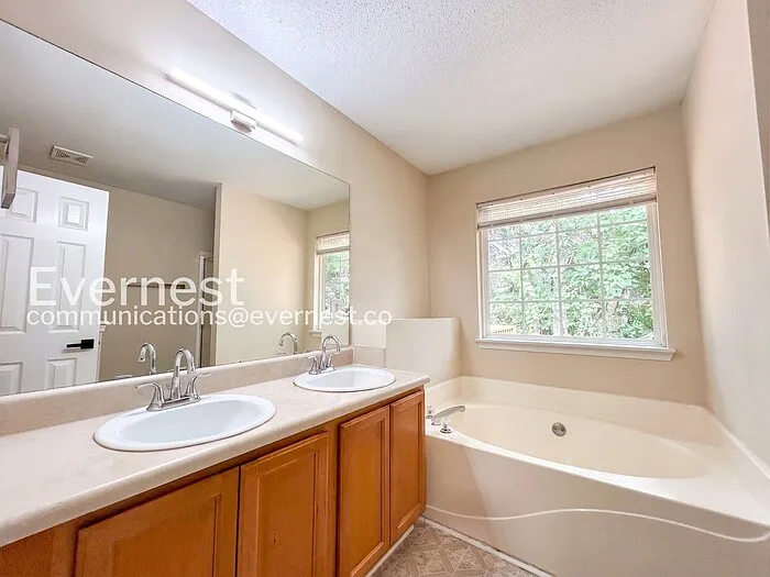 2929 Edgefield Ct SW — Photo 8