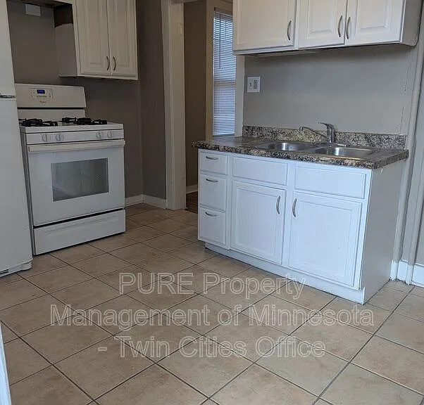 605 Van Buren Ave #2 — Photo 2