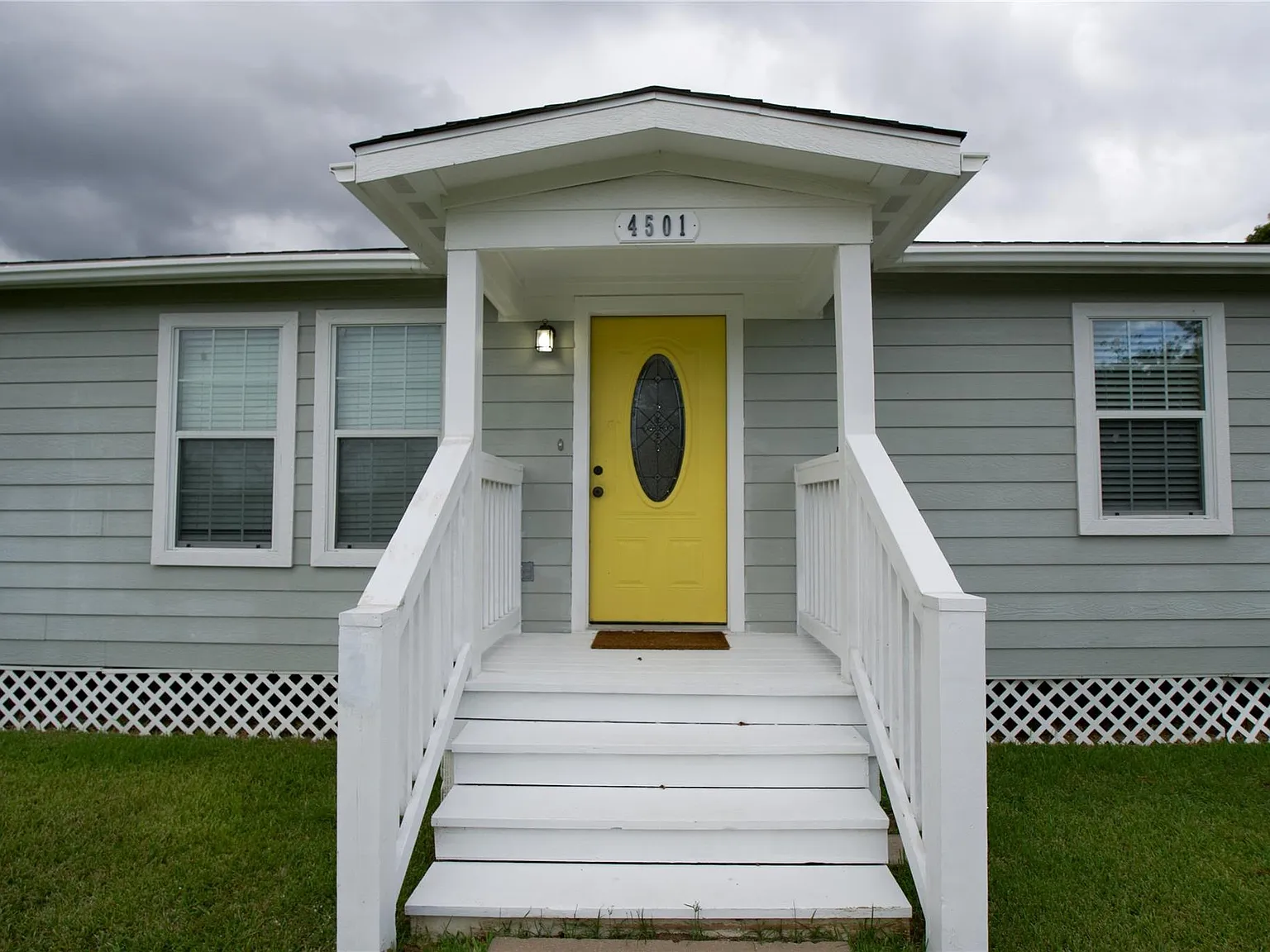 3 bed, 2.0 bath, 1344 sqft, $2,000 — Photo 3