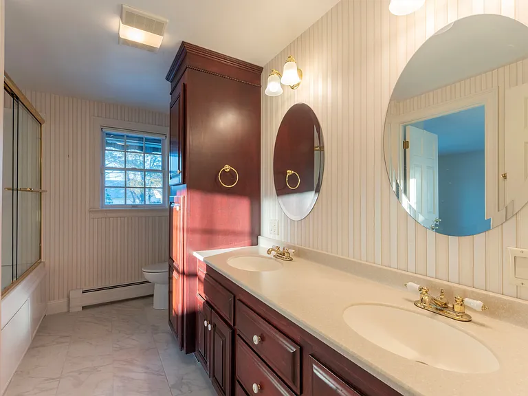 50 Laurel Cir — Photo 24