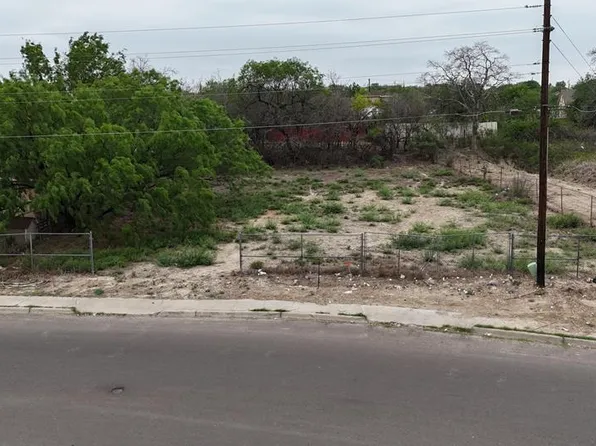 140 Balcones Blvd, Eagle Pass, TX 78852