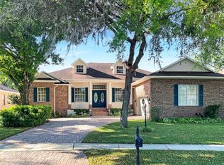 2317 Valrico Forest Dr, Valrico, FL 33594