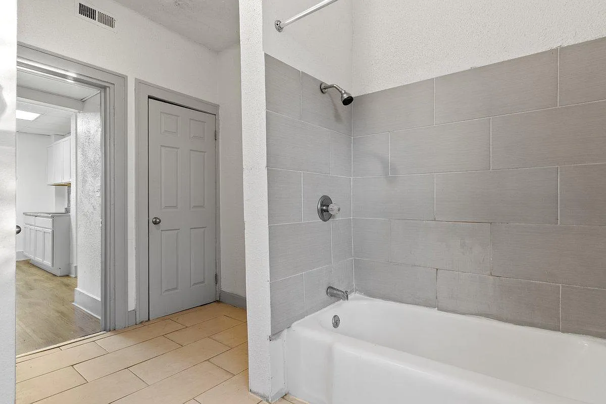 2 bed, 750 sqft, $825 — Photo 4