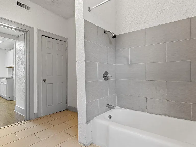 2199 Lansing St #300 — Photo 4