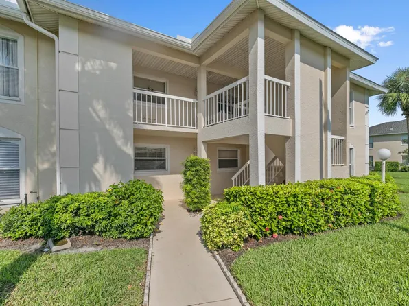 677 Squire Cir APT 103, Naples, FL 34104
