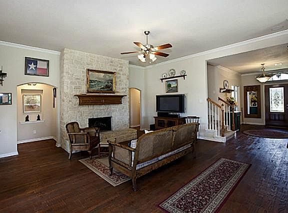 3rd image of 741 Alexander Ln