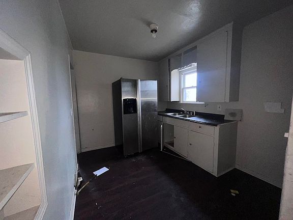 4th image of 3018 Fielding St