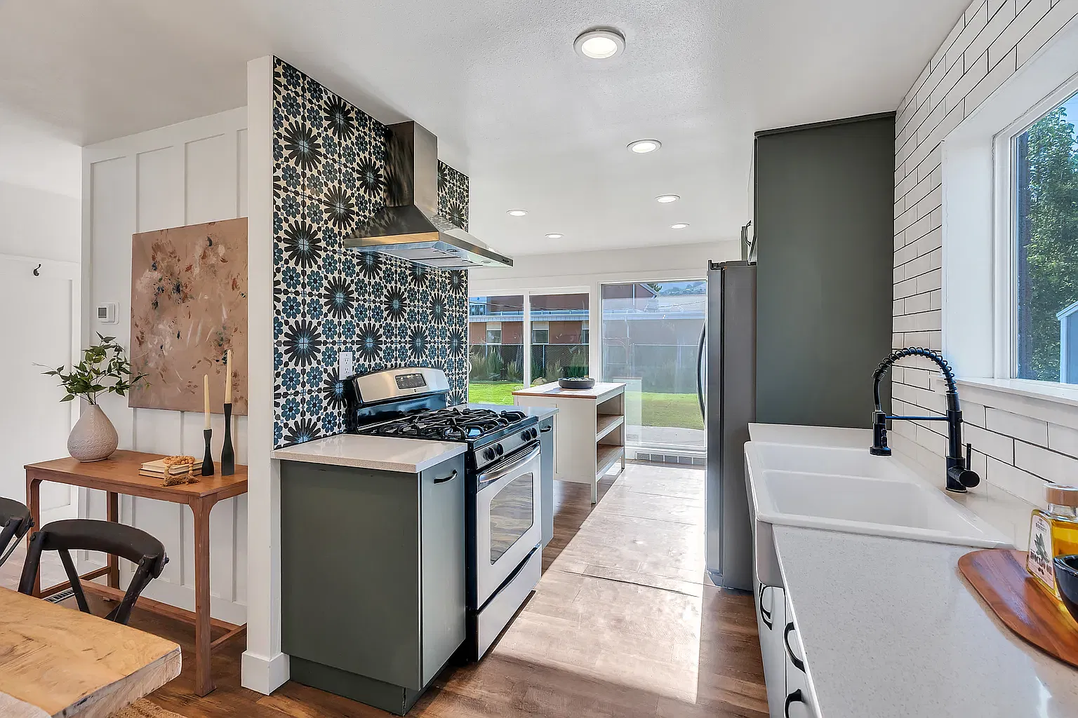 5 bed, 2072 sqft, $2,940 — Photo 3