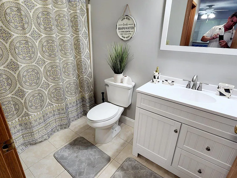MASTER BATH