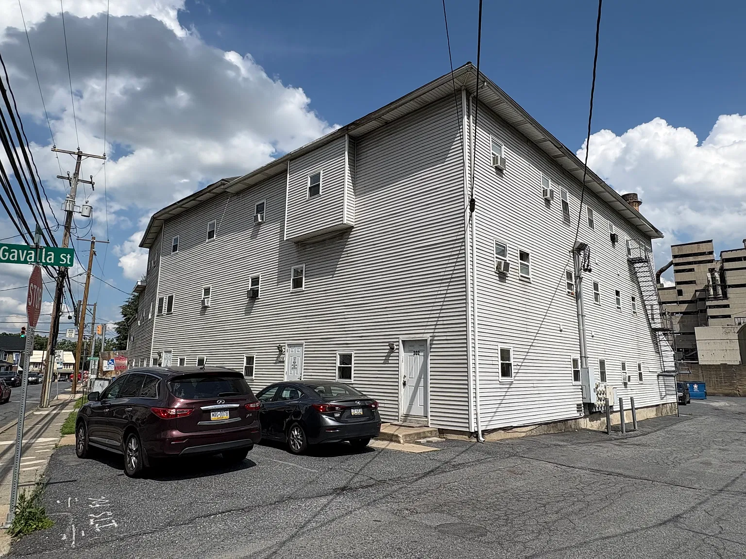 2 bed, 650 sqft, $1,325 — Photo 1
