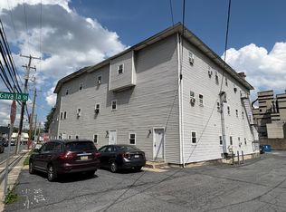5210 Main St APT 302, Whitehall, PA 18052