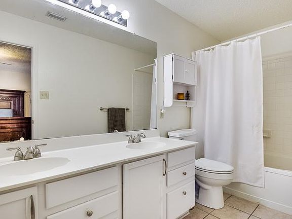 2nd image of 3520 Davenport