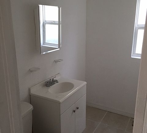 5th image of 915 Beckett St