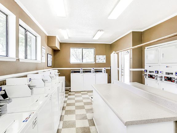 4th image of 3900 Bentley Dr #914