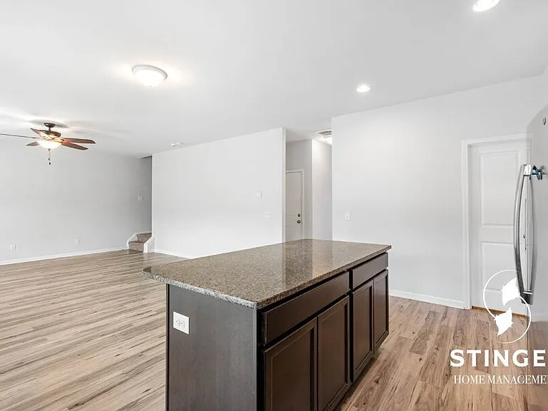 21 Chestnut St — Photo 12