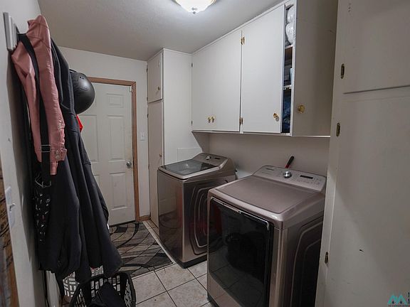 5th image of 808 W Christopher Dr