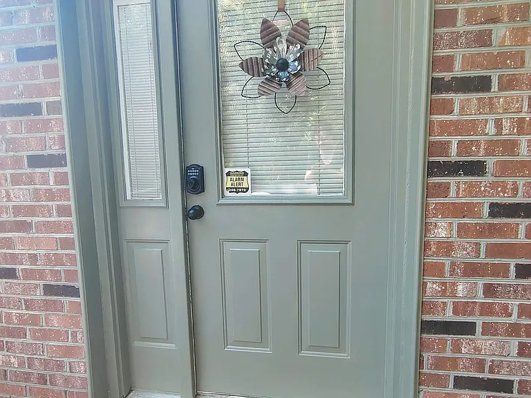 E Sandhurst Dr — Photo 14