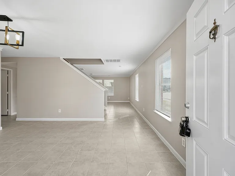 21619 Knightsbrook Ln — Photo 3