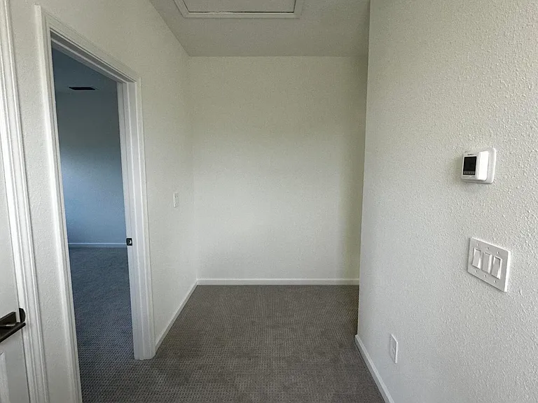 545 Brandon Lakes Dr — Photo 17