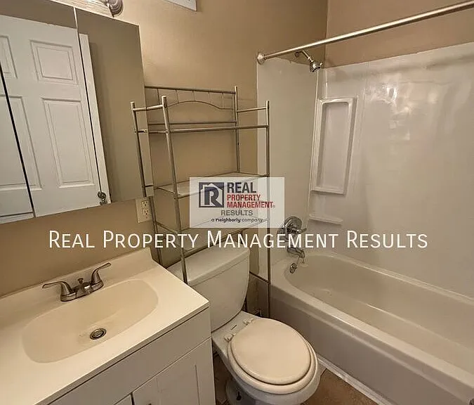 1500 S Harlan Ave #B — Photo 8