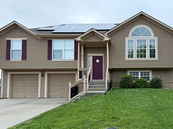 9712 E 222nd St, Peculiar, MO 64078
