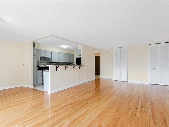 4th image of 60 Longwood Ave APT 402