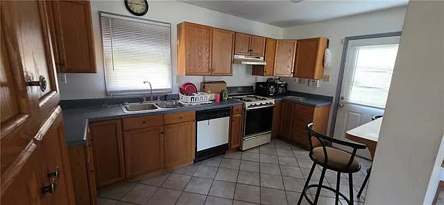 601 Huntlee Dr — Photo 3