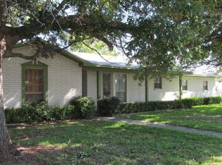 102 Crestwood Dr, Fredericksburg, TX 78624