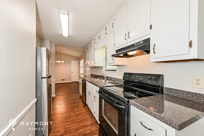 2524 Holly Berry Trl — Photo 9
