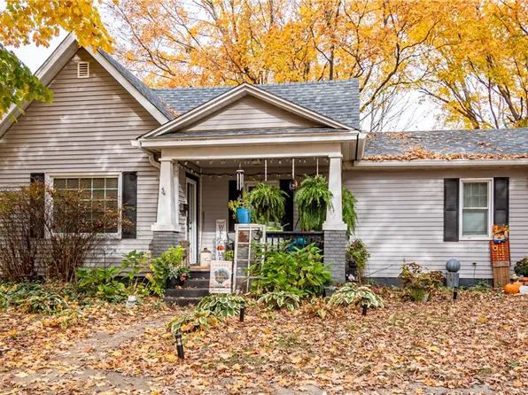 317 E South St, Moweaqua, IL 62550