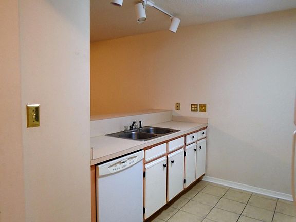 5th image of 34 Alder Ave #2