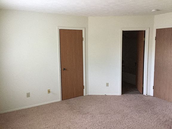 3rd image of 6540 Rolling Glen Dr