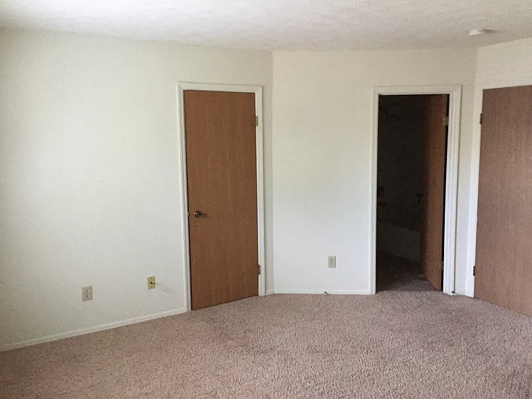 6540 Rolling Glen Dr — Photo 3