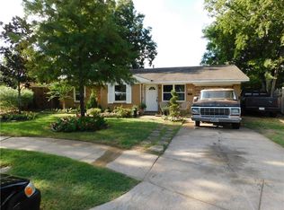 910 Edgefield Cir, Garland, TX 75040