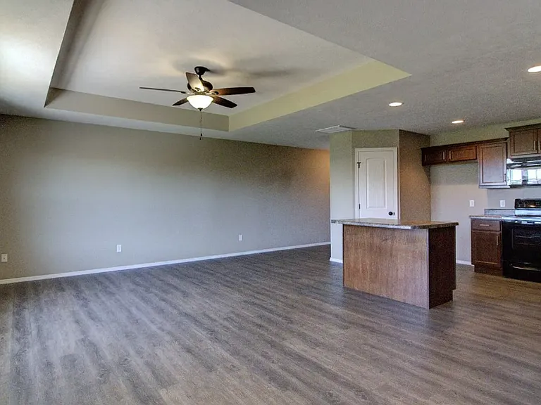 496 W Grace St — Photo 2