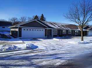 605 9th St, Grundy Center, IA 50638