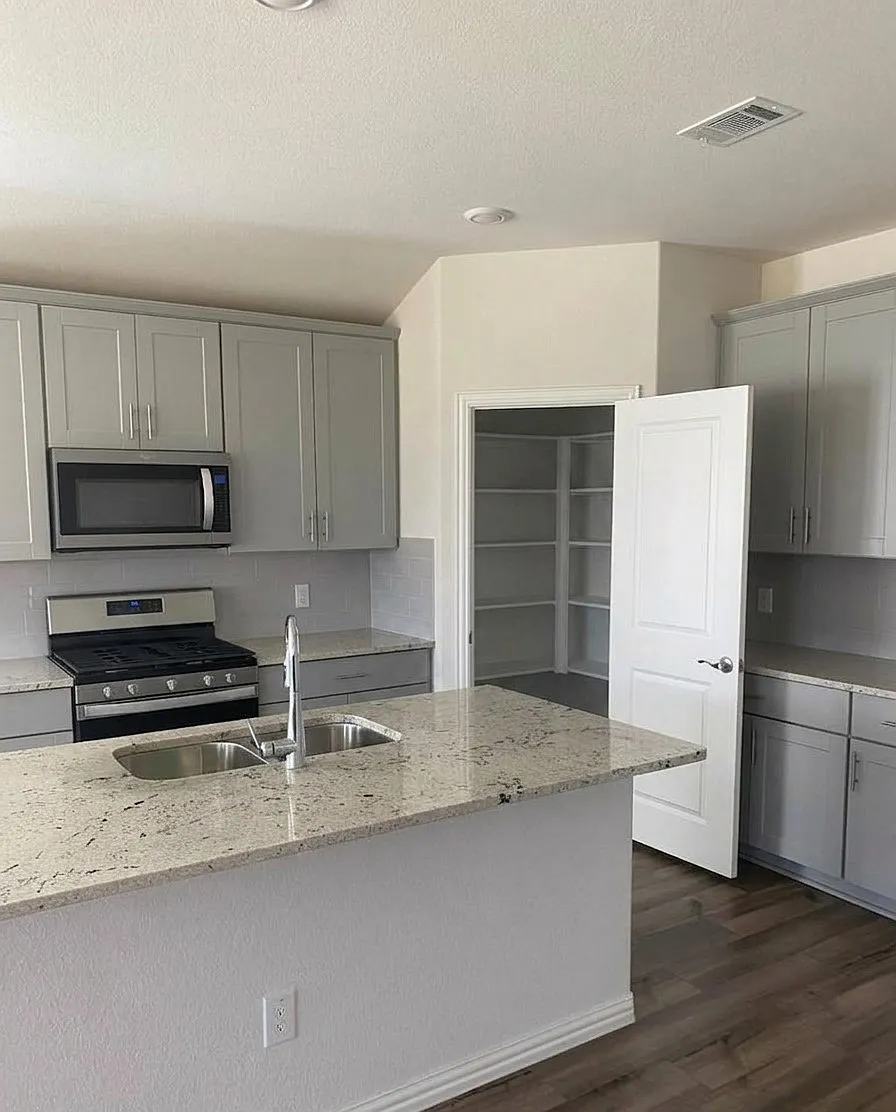 4 bed, 2022 sqft, $2,000 — Photo 4