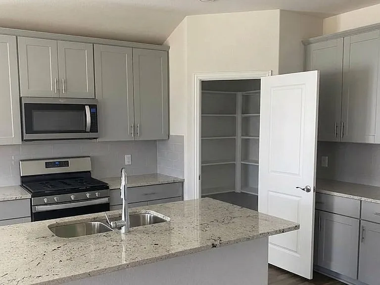 514 Janette Ct — Photo 4