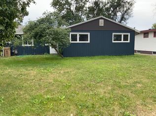 404 13th Ave NE, Minot, ND 58703
