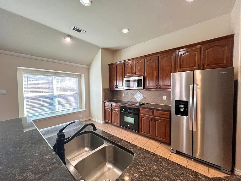 15004 Waters Dr — Photo 8